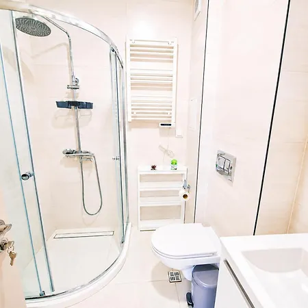 Emilia Romana Private Apartment *